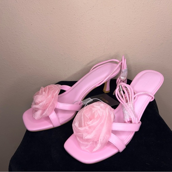NEW Size 8 Pink Strappy Kitten Heels Forever 21 2.5” Heel Height Floral Accent - Picture 11 of 13